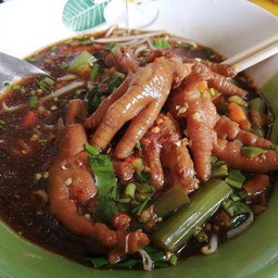 เกาเหลาจัมโบ้ตีนไก่ตุ๋น
