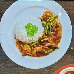 ข้าวผัดพริกแกงหมู