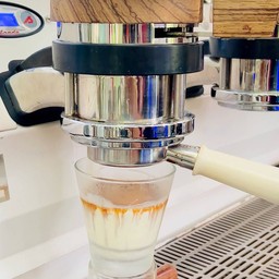 เดอตี้ เมนูกาแฟสัญชาติญี่ปุ่น มาผสมผสานกับความหนาวเหน็บเอสกีโม นำเสนอโดยอะเบาท์