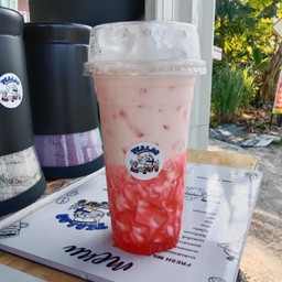 นมสดสตอเบอรี่