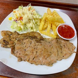 สเต็กเนื้อโคขุน พริกไทยดำ