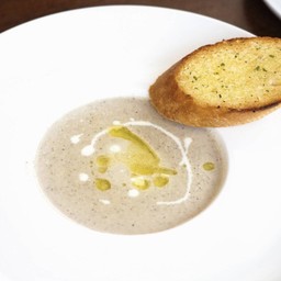 Truffle Champignon Cream Soup (V) ซุปครีมเห็ดทรัฟเฟิลแชมปิญอง