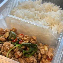 กะเพราหมูสับ + ข้าวหอมมะลิ
