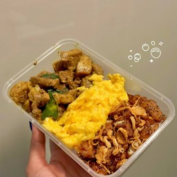 [อร่อยซ่ากับโค้ก] หมูผัดพริกแกงใต้+ไก่ทอด+ไข่ขยี้ +  โค้ก ออริจินัล (กระป๋อง)