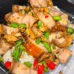 ข้าวหมูกรอบคั่วพริกเกลือ