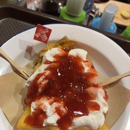 ปังแผ่นปิ้งวิปครีมสตรอเบอร์รี่