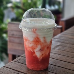 สตรอเบอรี่โยเกิร์ตปั่น Strawberry Yoghurt