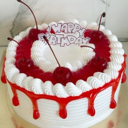 เค้กวนิลานมสดหน้าแยมสตรอเบอร์รี่เชอรี่