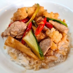 ข้าวราดหมูผัดดอกกะหล่ำ