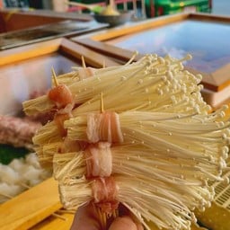 สามชั้นพันเห็ดเข็มทอง