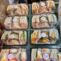 แซนวิชสุ่มไส้มินิใหญ่