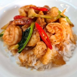 ข้าวราดกุ้งผัดดอกกะหล่ำ