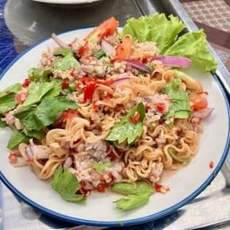 ยำนัวส์ - กะเพราแท้ by หนูแดง