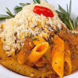 พาสต้าซอสมะเขือเทศโฮมเมด หมู