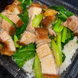 ข้าวคะน้าหมูกรอบ ฉ่ามมม