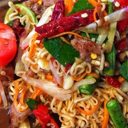 ตำมาม่าคอหมูย่างปลาร้า