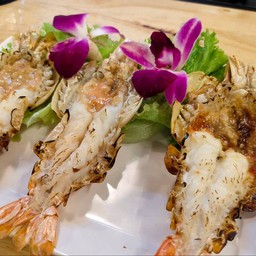 กุ้งเผา ผ่า 4 ตัว