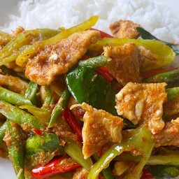 ข้าว + ไก่ผัดพริกแกงใต้