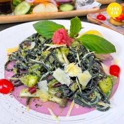 พาสต้าสไปซี่เลโมเน่ เพสโต้ เมนไทโกะ ซูกีนี่และเห็ด