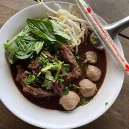 ก๋วยเตี๋ยวลูกชิ้นเนื้อสด