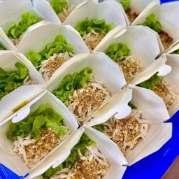 เพชรซี่ หมี่ไก่ฉีก มาม่าผัด - ม.กรุงเทพ