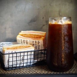 Mugneur - มักเน้อ สุขุมวิท 42