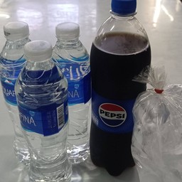 แป๊บซี่ขวดใหญ่(999ml)+น้ำเปล่า 3 ขวด+น้ำแข็ง