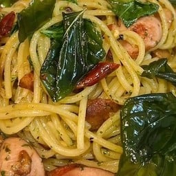 สปาเกตตี้เบคอน+ไส้กรอกพริกแห้ง