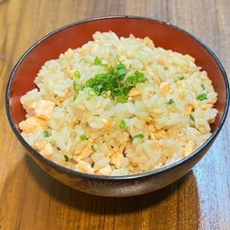 ข้าวผัดปลาแซลมอน