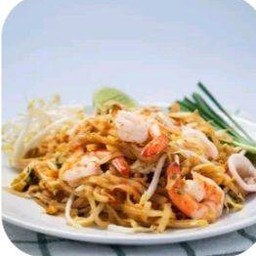 ผัดไทยซีฟู้ดเส้นจันท์