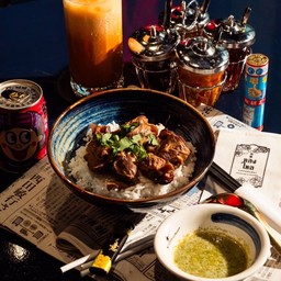 ข้าวหมูตุ๋นน้ำจิ้มหลงใหล