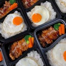 ข้าวไก่ย่างเทอริยากิ พร้อมไข่ดาว