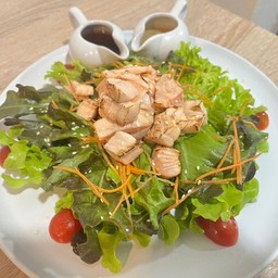 สลัดแซลมอนเบิร์น