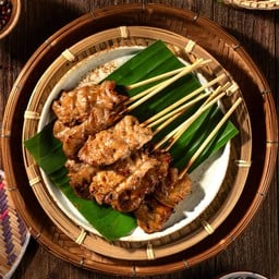 หมูปิ้ง 10 ไม้ + ข้าวเหนียว 2 ห่อ