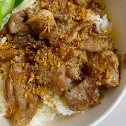 ข้าวหมูทอดกระเทียม!