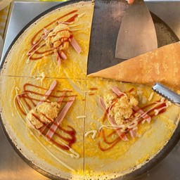 หน้าไข่ไก่+ไส้กรอก+ไก่หยอง (เครปตัด4)