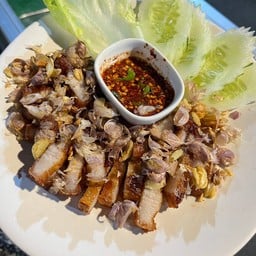 หมูสามชั้นทอดกะเทียม(กับ)