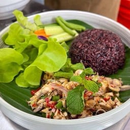ข้าวไรซ์เบอร์รี่ยำปลาทูสมุนไพร