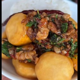 ข้าวกระเพราหมูสับพริกแห้ง+เต้าหู้ไข่ทอด+ไข่ดาว