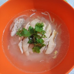 เส้นใหญ่ไก่น้ำใส