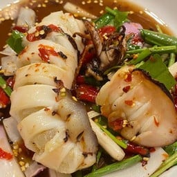 ยำปลาหมึกไข่ย่าง
