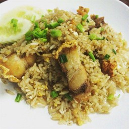 ข้าวผัดหมูกรอบ!