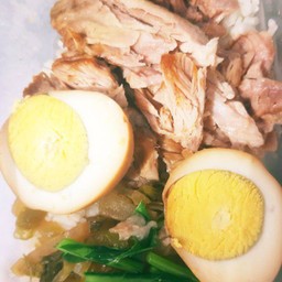 ข้าวขาหมูเนื้อหนังไข่