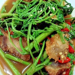 ผัดผักกระเฉด