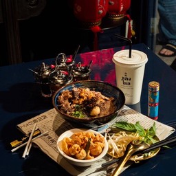 น้ำตกหมูตุ๋น (หมูตุ๋น + ตับหมู + ลูกชิ้นหมู)