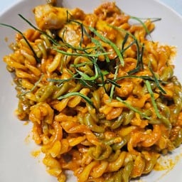 เส้นพาสต้าเกลียว3สีผัดพะแนง