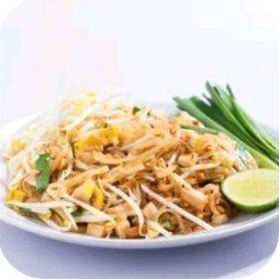 ผัดไทยมังสวิรัติเส้นจันท์ ใส่ไข่