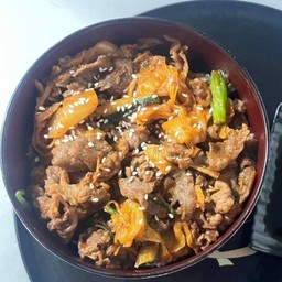 ข้าวหน้าเนื้อผัดกิมจิ