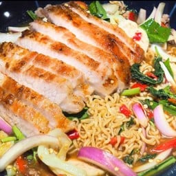 ยำมาม่า+คอหมูย่างปลาร้า