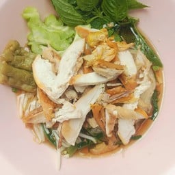 ก๋วยเตี๋ยวไก่ตุ๋นมะระ นารา (ศูนย์อาหารตลาดซอยร้อยห้อง)
